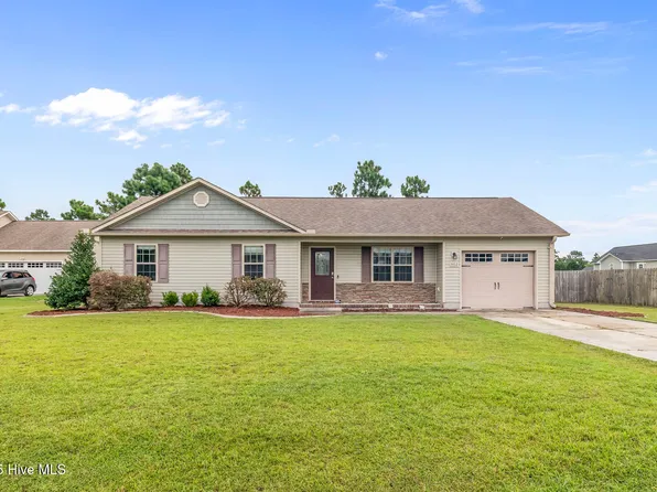 302 Basil Court, Hubert, NC 28539