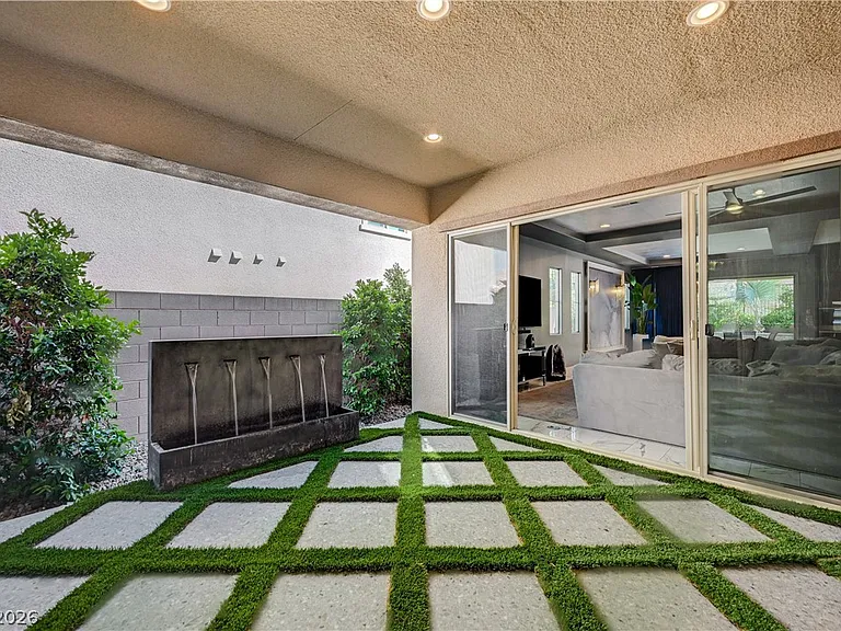3943 Reyes Ave — Photo 49