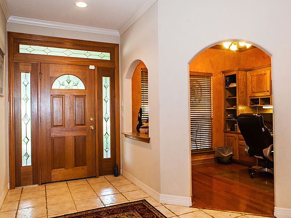 5th image of 1139 Greenwood Ln