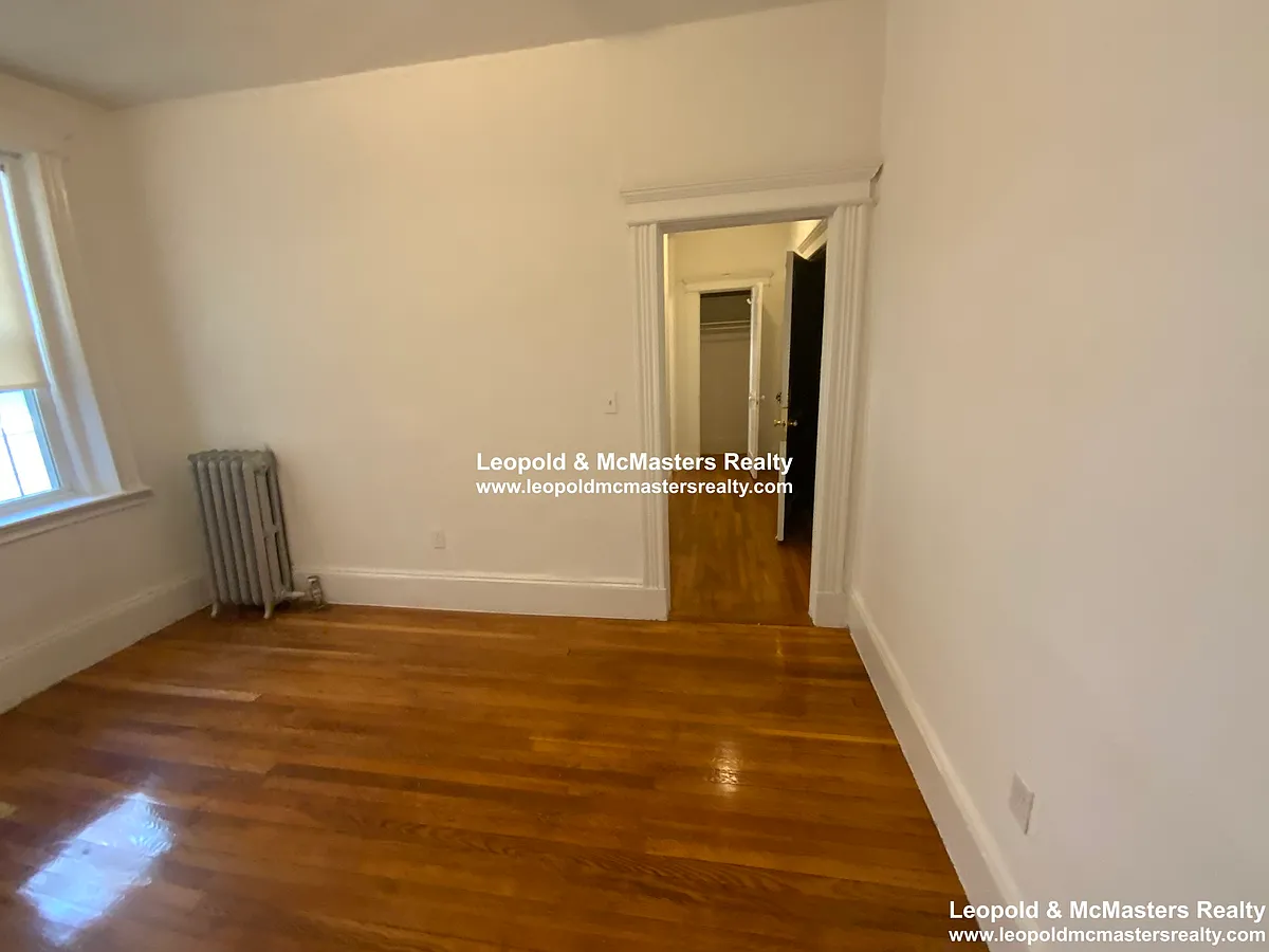 Building Photo - 120 Warren St #8