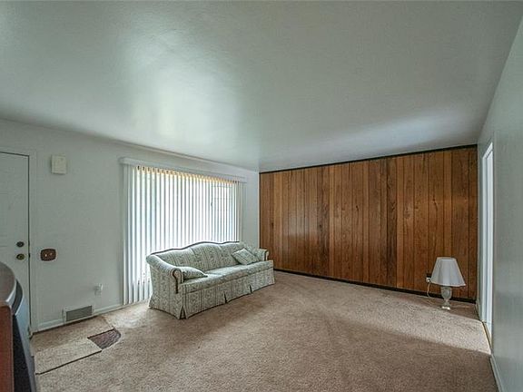 4th image of 226 Russell Dr