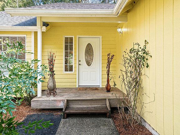 3rd image of 8640 Laguna Dr SW