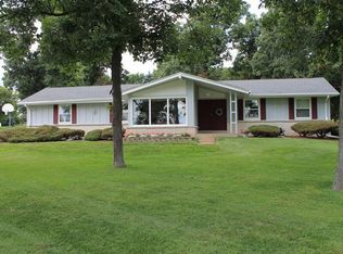 W305S9198 Mitchell Dr, Mukwonago, WI 53149