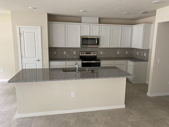 3rd image of 909 Crossings Blvd