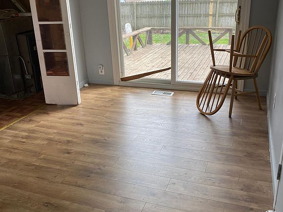 3rd image of 1007 Lakeview St