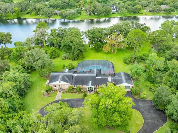 45 Lake Rd, Lake Jackson, TX 77566