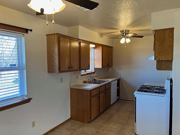 3rd image of 536 Sue Ln