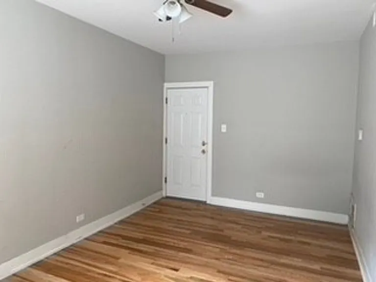 820-826 W. Cuyler — Photo 9