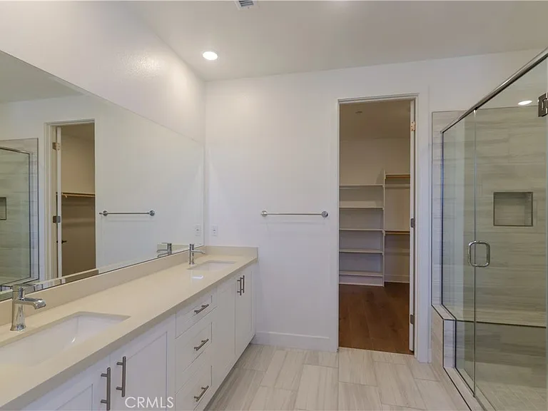 126 Carmine — Photo 20