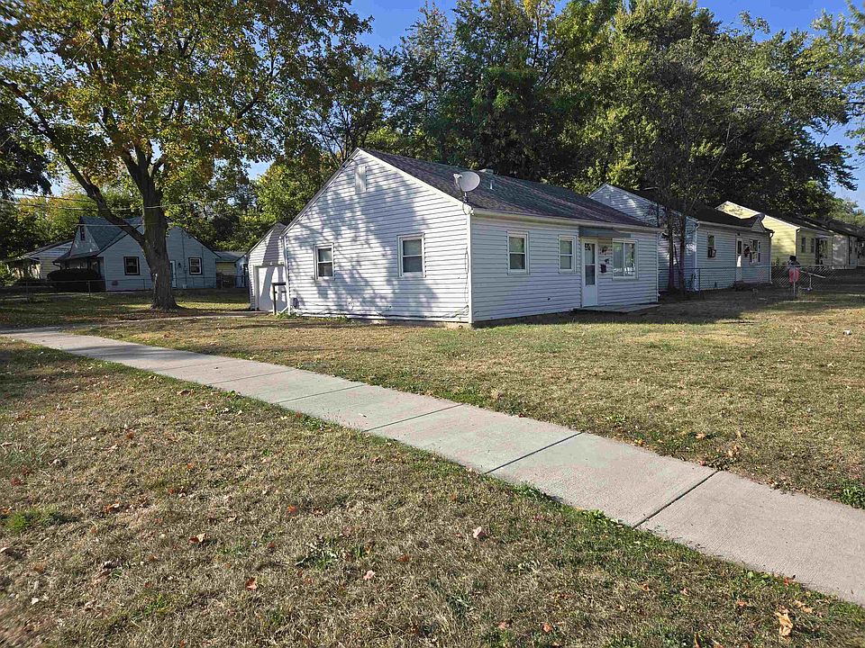 1st image of 904 N Sunset Ave