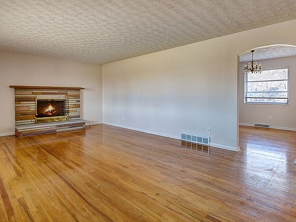 4th image of 4328 Glenmawr Ave