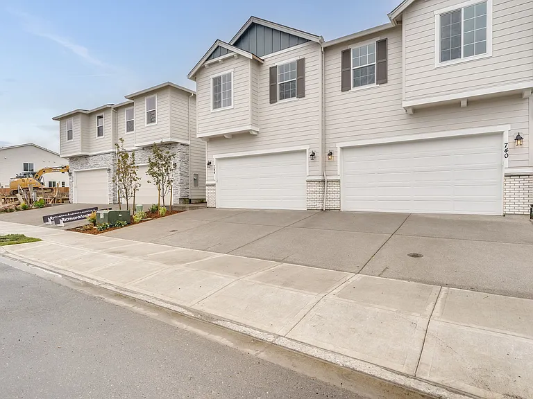744 NW 178th Way — Photo 3