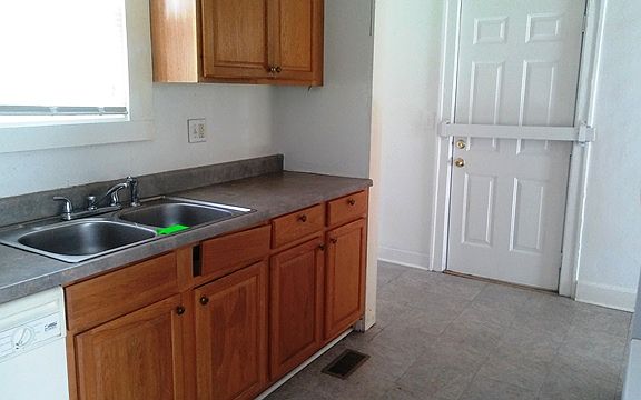 4th image of 5609 Wayne Ave