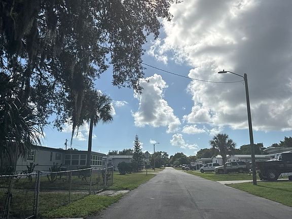 5th image of 5815 Sunshine Park Dr