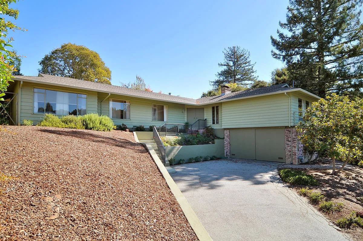 221 Gabarda Way photo 1