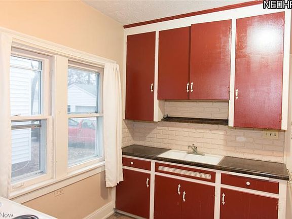 4th image of 2087-2089 Lewis Dr