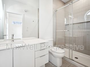 93rd St NW #7136, Edmonton, AB T6E 5P5