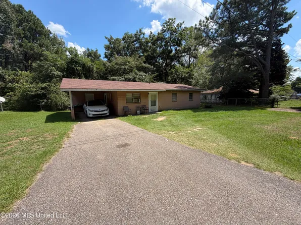 22 Richard St, Bay Springs, MS 39422
