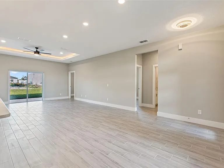 119 Tulip Ln — Photo 5