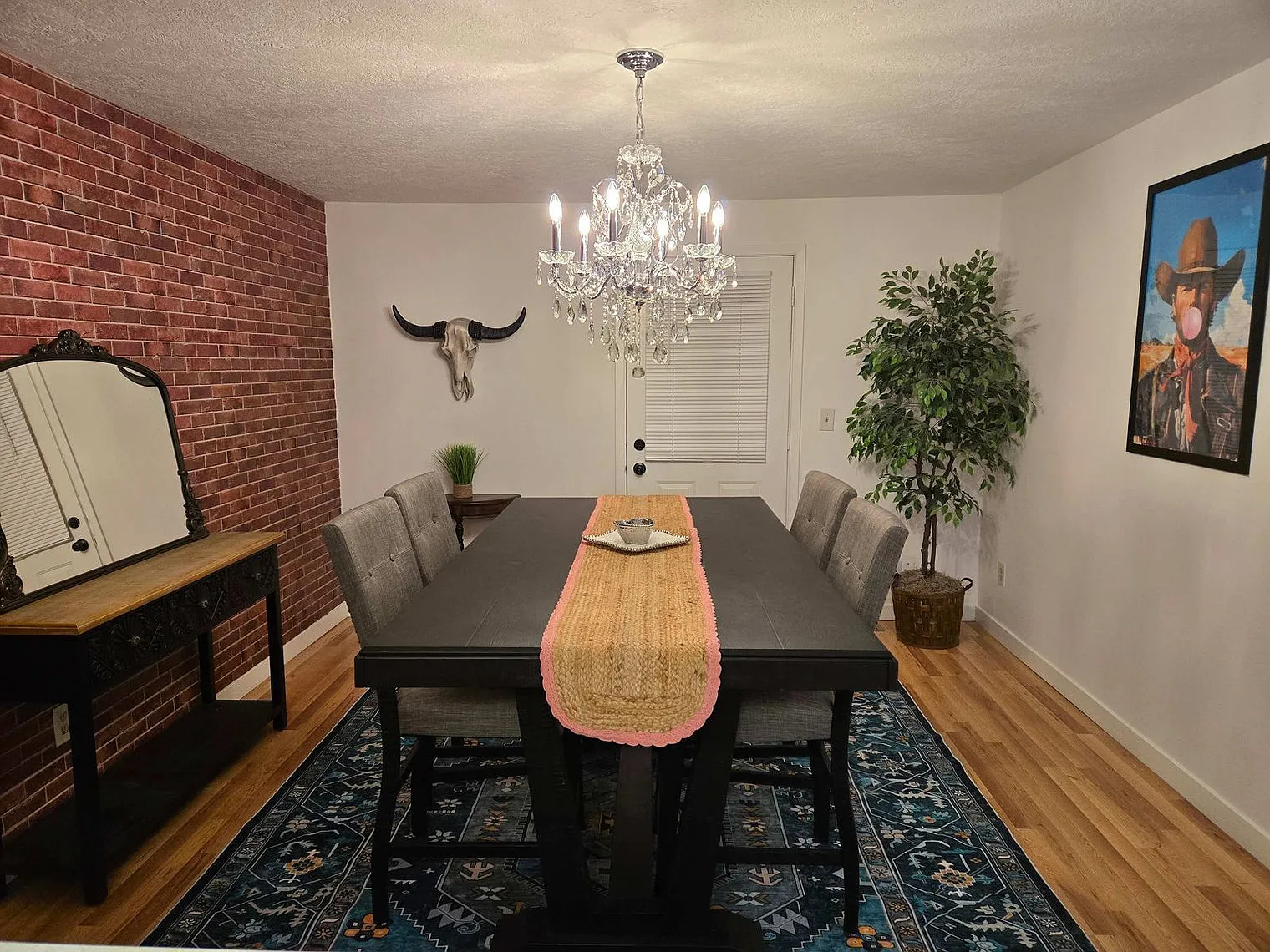 2 bed, 1.0 bath, $2,564 — Photo 4