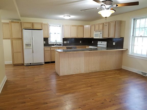 4th image of 41 Wood St N