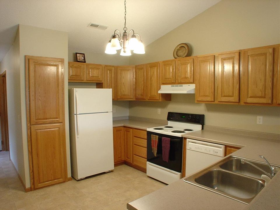 2nd image of 1415 Broadway St APT 44