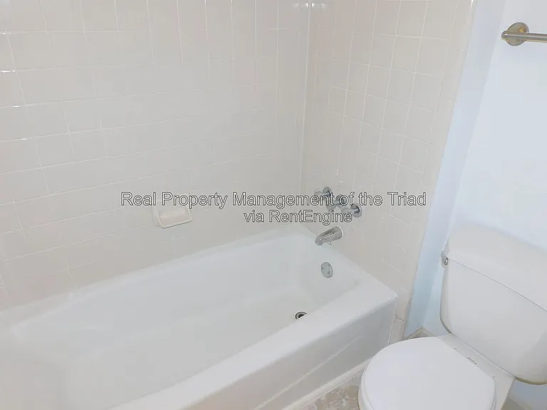 805 W McGee St #B — Photo 14