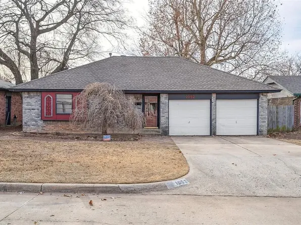1052 NW 7th Pl, Moore, OK 73160