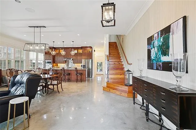 700 Cottage Ln — Photo 4
