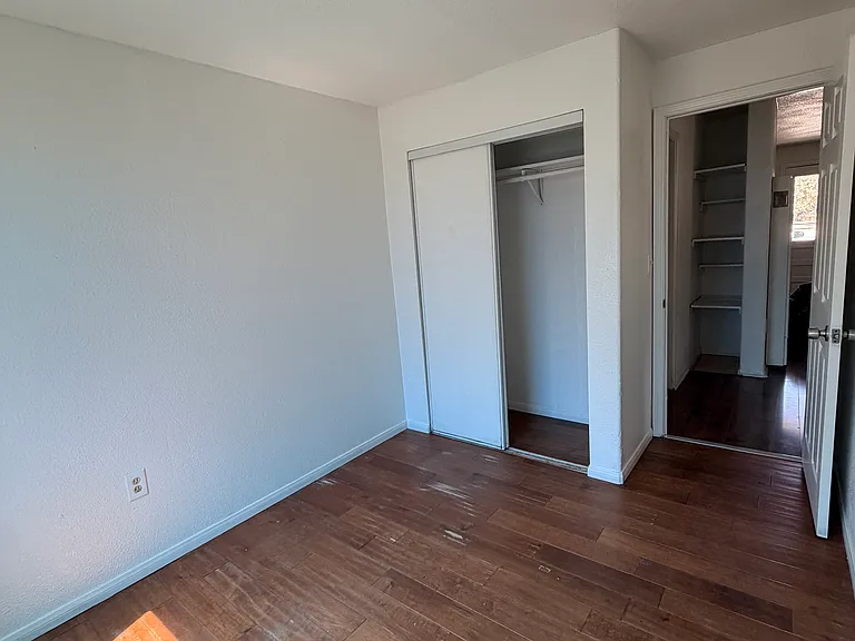 2120 N Sierra Way — Photo 8
