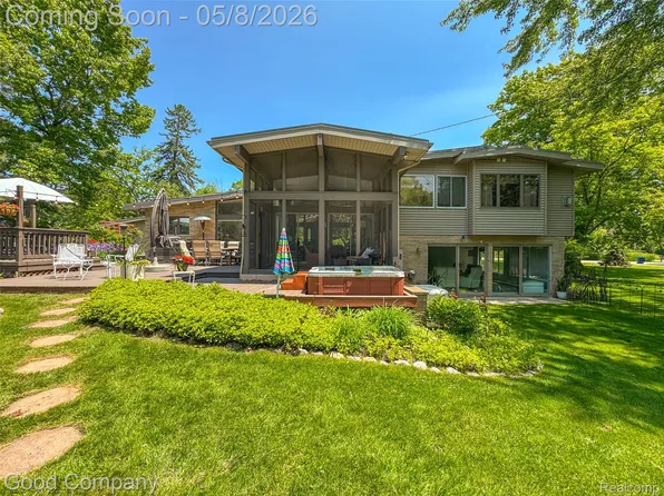 30239 Hickory Ln, Franklin, MI 48025