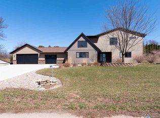 7504 E Palomino Rd, Sioux Falls, SD 57110