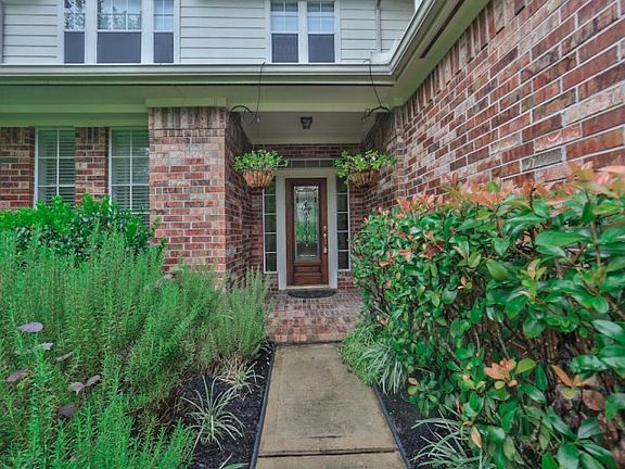 3rd image of 22738 Johndale Ct