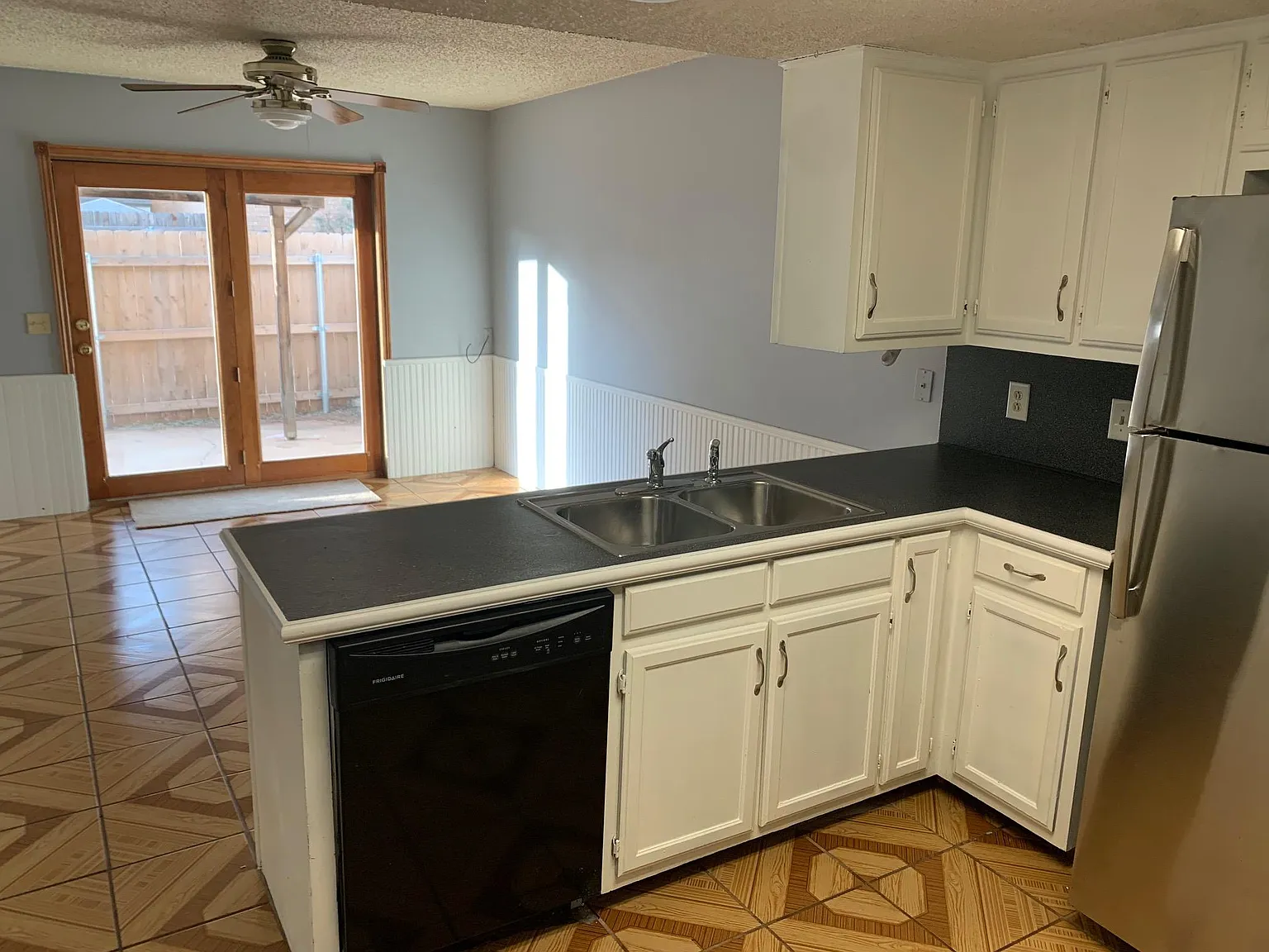 3 bed, 2.5 bath, 1600 sqft, $2,000 — Photo 4