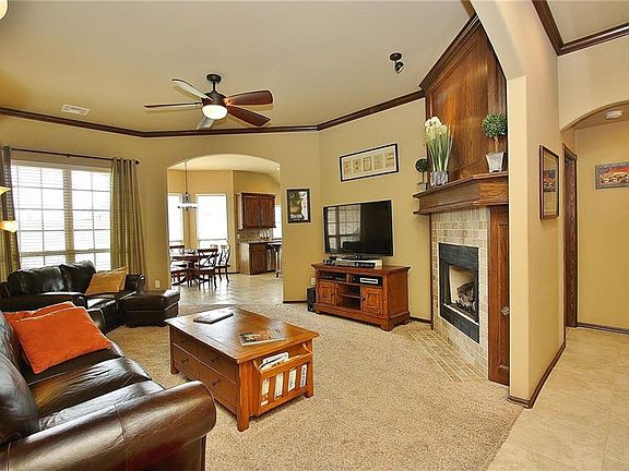 5th image of 3204 Marilyn Dr