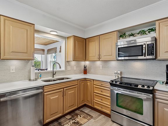 3rd image of 3105 Pleasant St