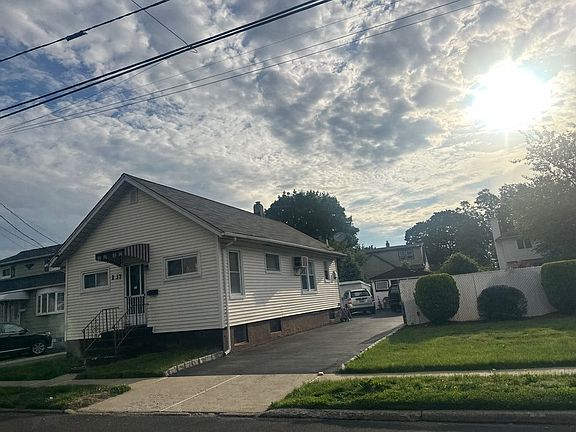 2nd image of 2 Plaza Rd #37