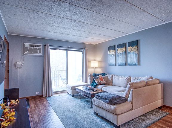 3rd image of 1535 S Ardmore Ave #2C