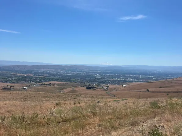 Nna Roza Hill Dr, Yakima, WA 98901