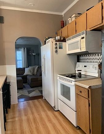 4th image of 63 Hobson Ave