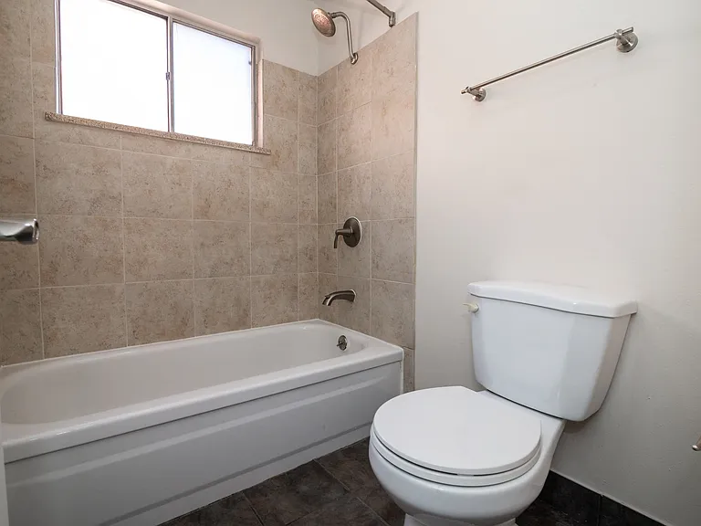 Emerson Flats — Photo 36