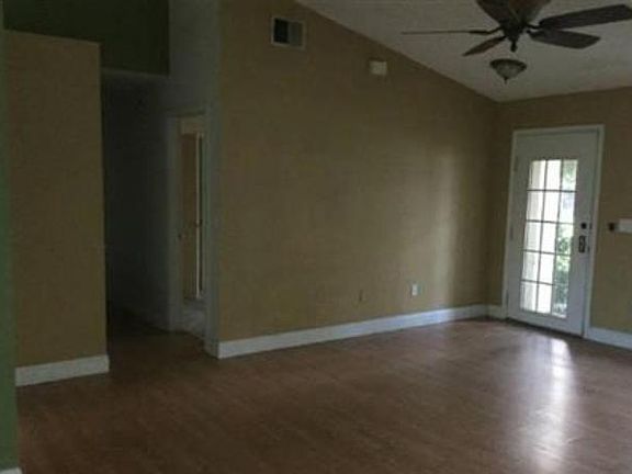 5th image of 13 Lake Jackson Dr