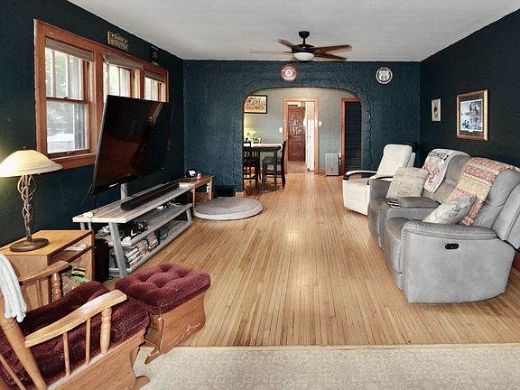 4th image of 1613 2nd Ave S