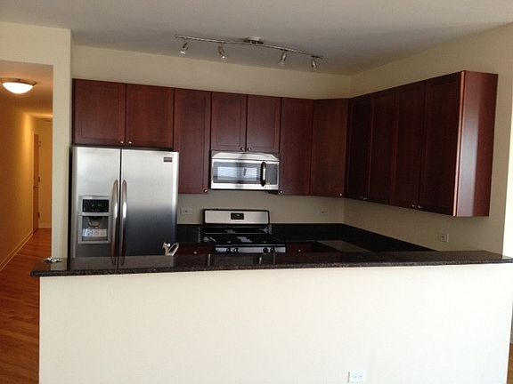 3rd image of 3611 W Montrose Ave #501