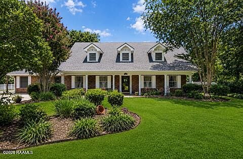 1st image of 208 Pembroke Ln