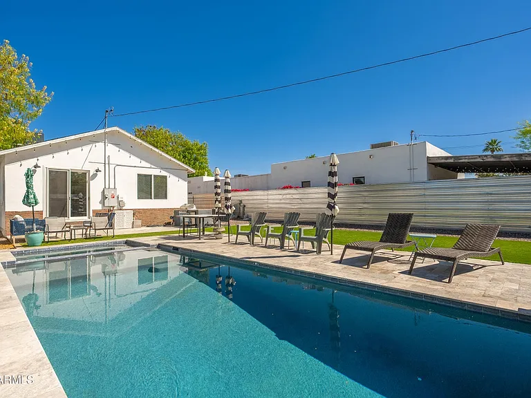 933 E Granada Rd — Photo 25