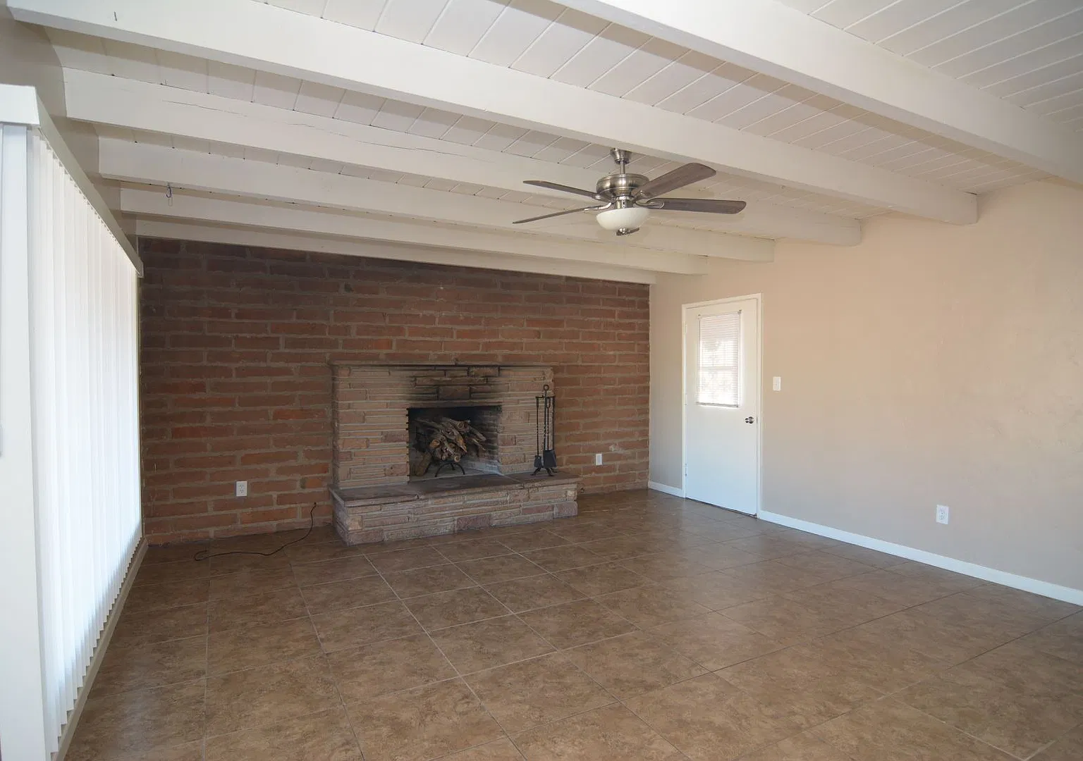 Remodeled 3 Bedroom 2 Bath Home! Close to U of A! — Photo 3