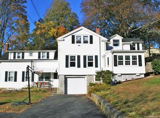 76 Pleasant St, Groton, CT 06340