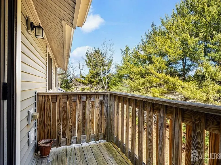 2310 Ravens Crest Dr — Photo 24