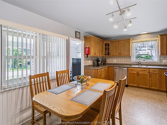 3rd image of 24 King St S